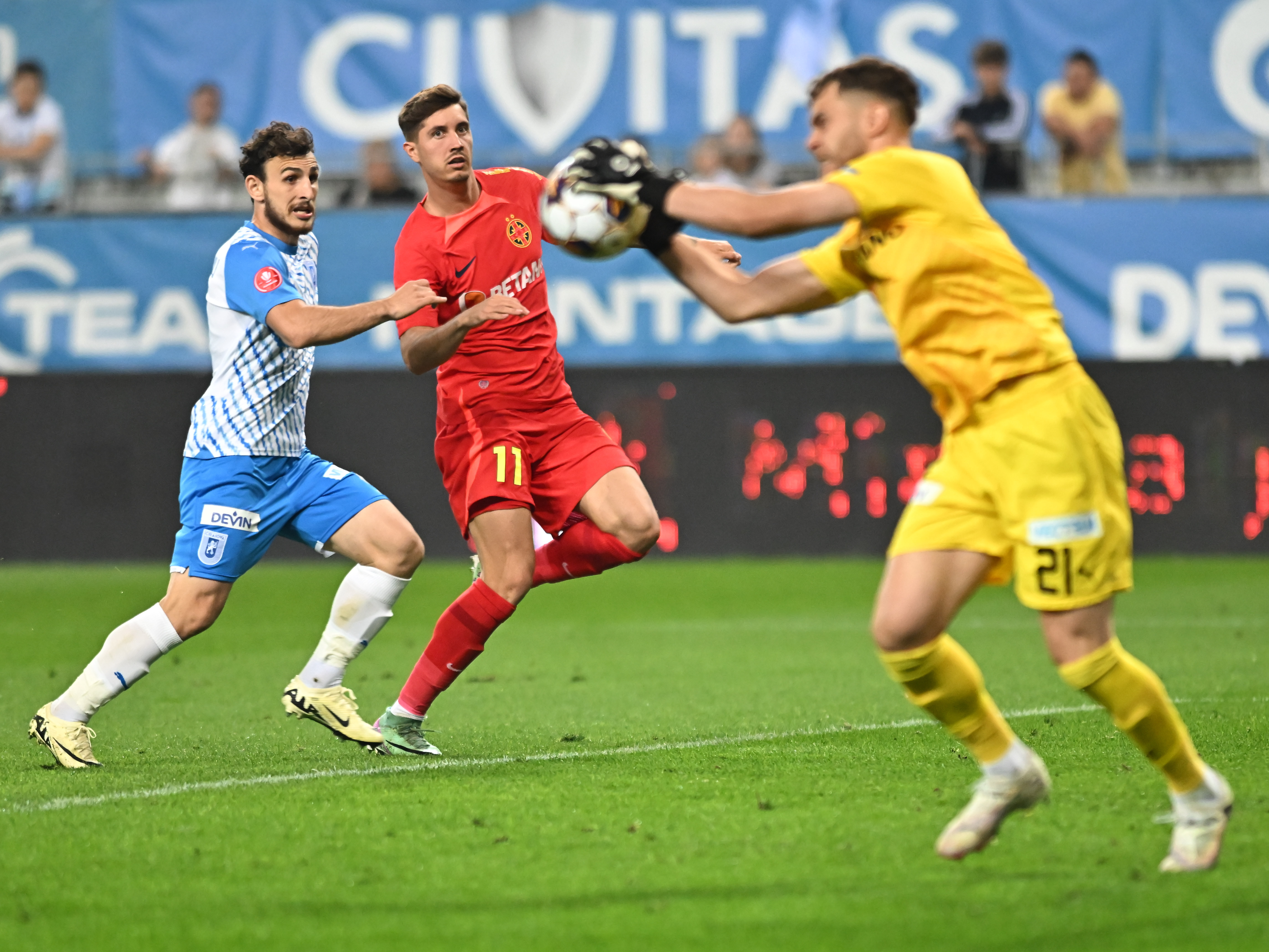 Universitatea Craiova - FCSB, de la 21:00. Echipele probabile + Ponturi la pariuri. Analiza lui Dan Chilom